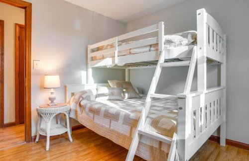 Golf and Unwind Family Home 2 Mi to Covells Beach! - Foto 21