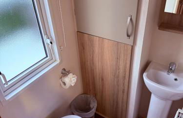 Hot tub retreat, at Tattersall Lakes caravan - Foto 8