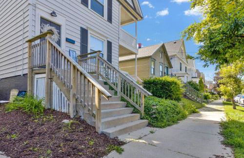 NEW! Fun & style Eastside MKE Best Day Townhouse - Foto 9