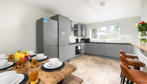 Long Stays-Sleeps 9-Parking-By FabAccommodation - Foto 2, dishwasher