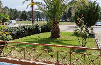 Lucy's next to sea apartment - Photo 27