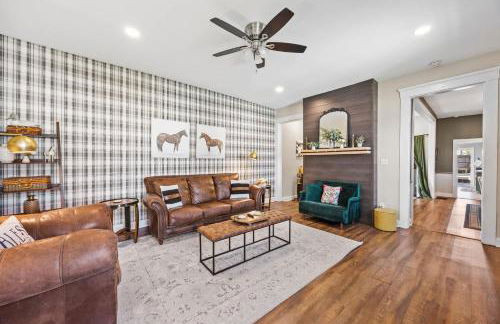 3BR Cozy Family Home with HotTub & Spacious Backyard - Foto 16