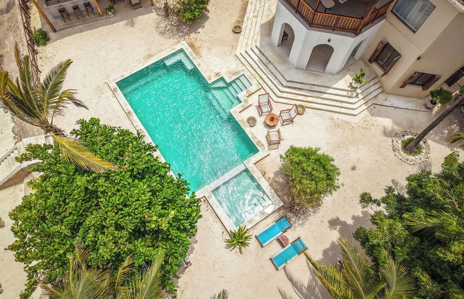 Solymar Staffed Beach Front Villa - Photo 22