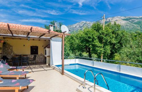 Villa Dalmatian Gem - Two-Bedroom Villa with Terrace and Swimming Pool - Photo 43