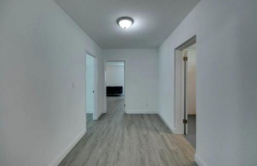 Spacious Home Sleeps 16 - Private Pool Near IMG - Foto 29