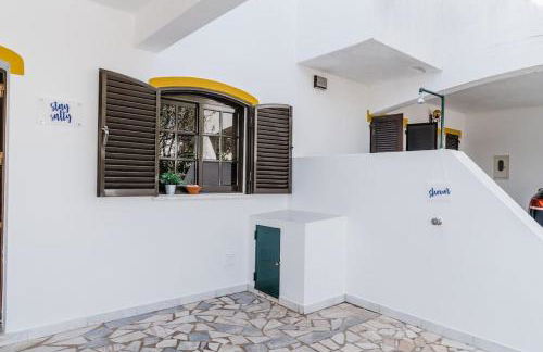 StaySalty - Resort Style Family Beach House with Pool - Photo 10