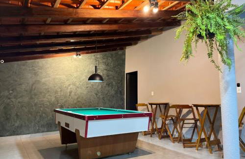 Casa com piscina bem localizada - Foto 12