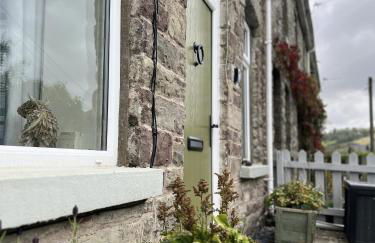 4 Walkers Cottage - Countryside Retreat with BBQ Hut - Photo 7