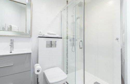 Cosy 1 Bdr near Garibaldi Square - Top Floor & AC - Photo 24