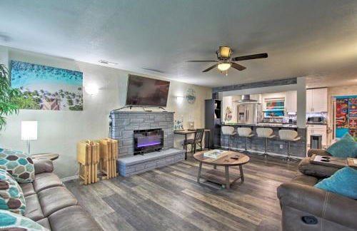 Hot Tub and Theater Room Tropical Springfield Home - Foto 1