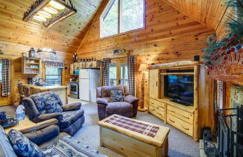 Sevierville Cabin with Wraparound Deck and Lake Access - Foto 5