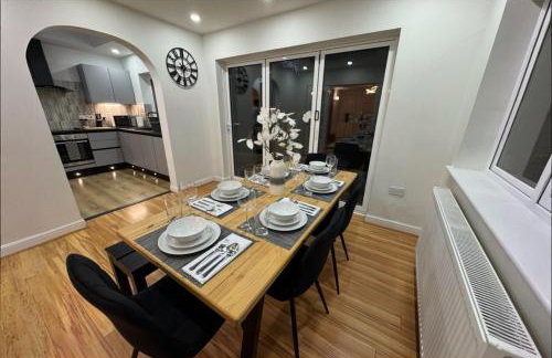 Luxury 5-bed Bungalow, Hot Tub, Games & Gated Parking - Foto 6