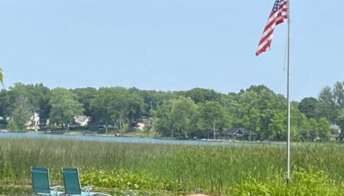 Amazing Lakefront Retreat On Long Lake! 2 Bedroom Home by RedAwning - Foto 4