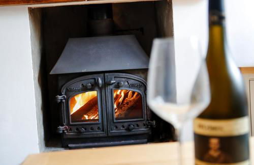 Romantic Cotswold Cottage- dog friendly and village location - Photo 24