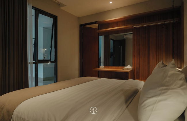 Mentari Hill View 8 BR heated pool and movie room - Photo 13