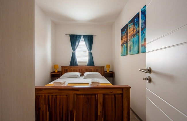 Charming and Tranquil Kastel Gomilica Apartment With Balcony and Patio - Foto 11