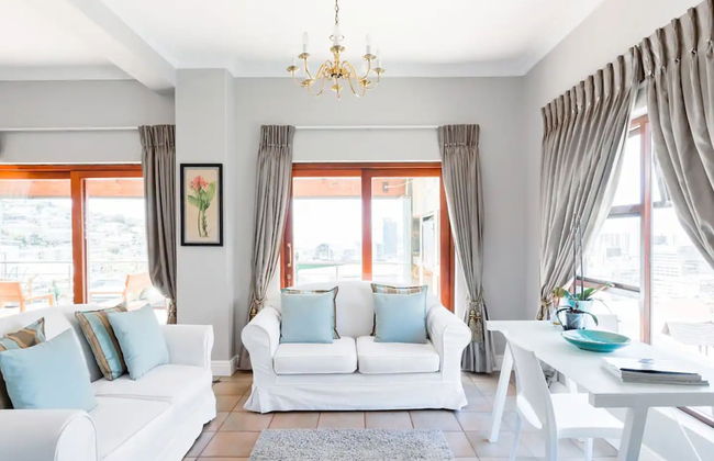 3 Bedroom Hilltop Home With Spectacular Views - Foto 17