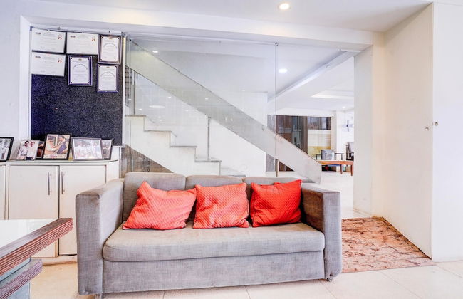 Elegant Stays at The Unicontinental Khar Mumbai - Foto 2