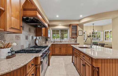 5800 sq ft Gorgeous Tarzana 7 bedroom 9 bathroom home with pool and hot tub - Foto 4