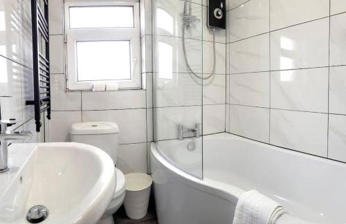 4 Bed - Parking - Near M4 - Ideal for Workers - Foto 11