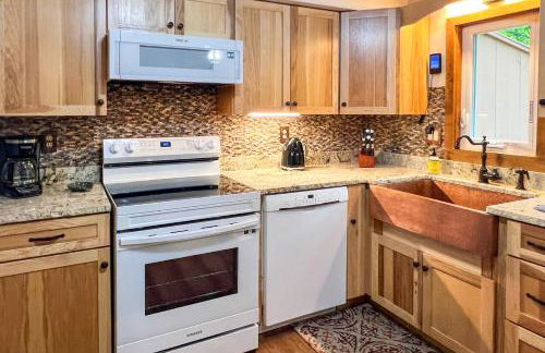 Cozy New Hampshire Retreat Near Attitash Mountain! - Photo 9