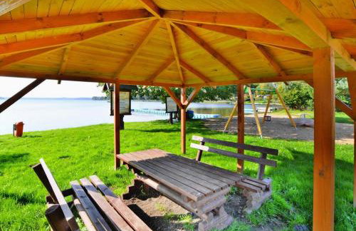 Lakeside holiday home, private garden - Photo 20