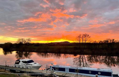 Riverside Lodge, with Hot tub on The River Severn - Photo 12