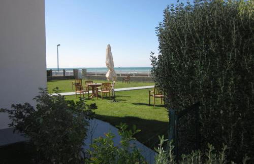 Gîtes " Arromanches" ou "Bord de Mer PMR" 2 chambres en FRONT DE MER à Asnelles , 3km d'Arromanches, 10km de Bayeux - Foto 9