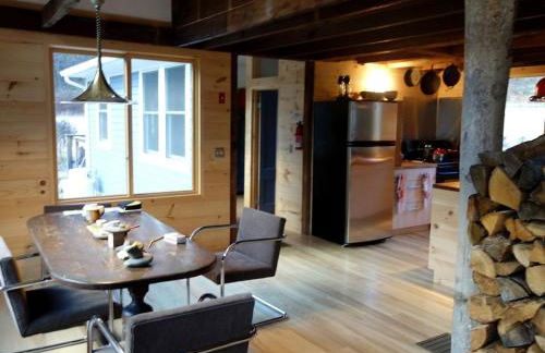 Charming Cabin Getaway with a Wood-Burning Stove in Chesterfield, Massachusetts - Foto 11