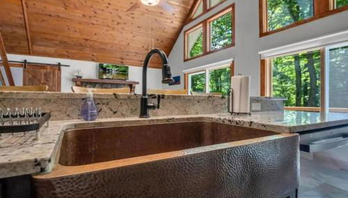 Updated Classic Cabin, Private Community and Hot Tub - Foto 4