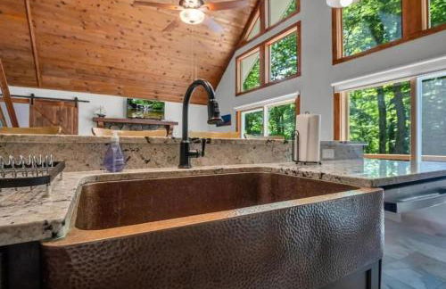 Updated Classic Cabin, Private Community and Hot Tub - Foto 4