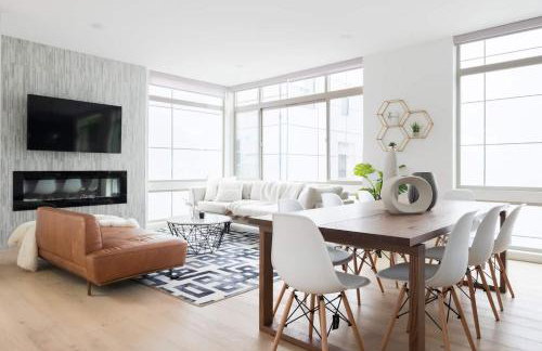 Designer Urban Retreat w Rooftop Deck & Fireplace - Foto 26