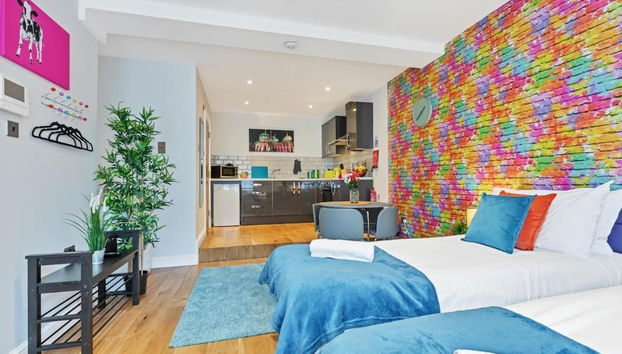 Rainbow Studio - Spacious City Centre - Close to sea - Sleeps 1 to 3 Guests - Foto 5, Habitación