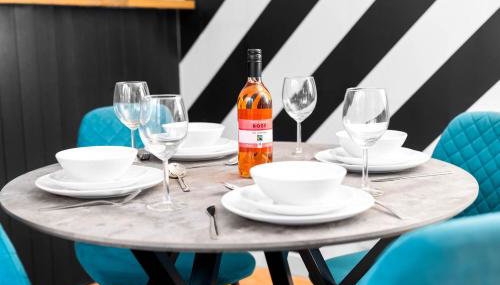 Three Bedroom House - Garden Space - Parking Included - Netflix Access - Parking - 74B - Foto 4