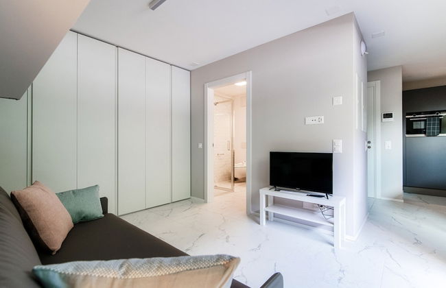 Locarno Studio Apartments - Photo 41