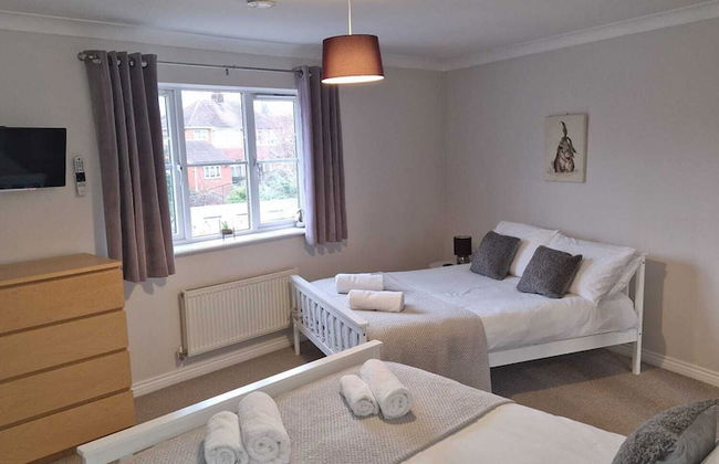 Dog Friendly - 4 Bed House - Sleeps 10 - Pool Table - Foto 9