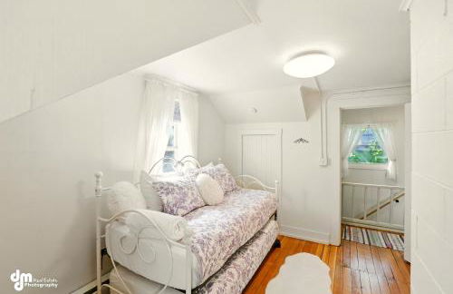 Coastal Cabin - Downtown Historical Log Home - Foto 40