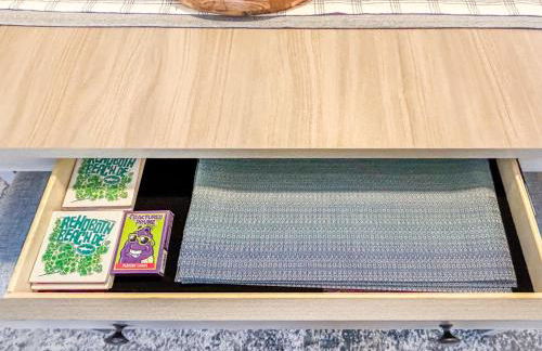 Modern and Comfy-2BR 2BA with pool access - ground floor, Near Outlets & Beaches - Foto 27