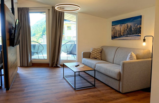 Bergzeit Flat Saalbach Directly on the ski Piste - Photo 7