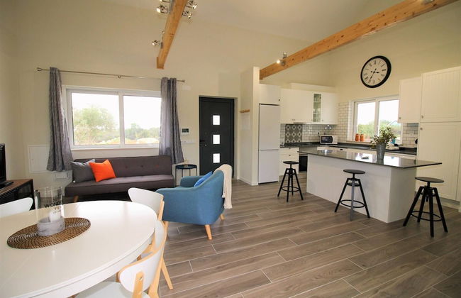 Semi-detached Villa With Pool In Rural Setting - Photo 8