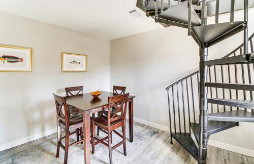 Waterfront Lake Coronado Home with Deck and Views - Foto 23