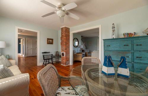 Sawyers Lodge - Historic Soundfront Home, Pool, Hot Tub, Boat Launch, Kayaks, Pets OK, Flex Stays - Foto 27
