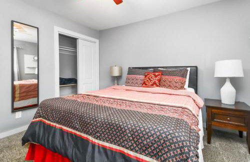 Sunlit Renovated Home, BBQ, Porch & Trails Nearby - Photo 5