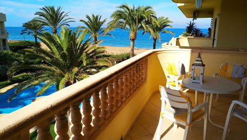 Estupendo apartamento en primera línea de playa y con vistas al mar - Foto 4