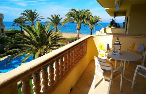 Estupendo apartamento en primera línea de playa y con vistas al mar - Foto 4