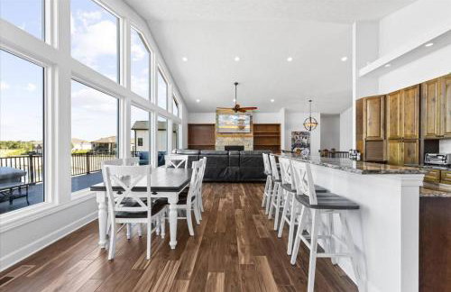 Lakefront Mansion!Close to SAC&Mahoney State Park! - Foto 5