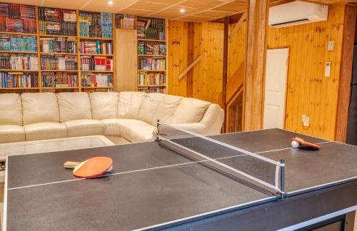 Stunning! Pocono Escape! HotTub Sauna Pool Ski Pet-Friendly Firepit Game Room Fireplace BBQ Lakes Tennis Fishing - Foto 8