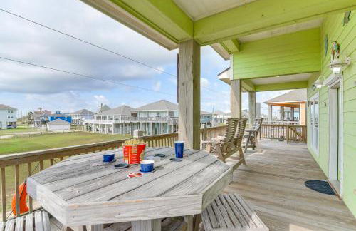 Steps to Shore! Just Beachy Home with Deck and Views - Foto 24