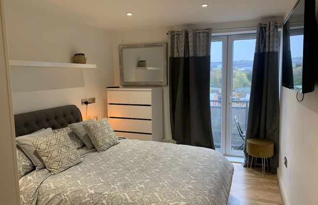 Luxury Modern Apartment With Stunning Balcony View - Foto 2