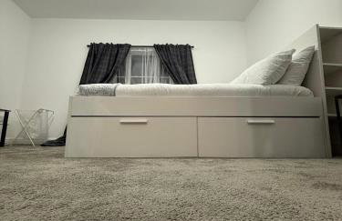 Home away Tamworth Staffordshire 4 Bedroom 3 Bathroom - Semi Detached House - Foto 16